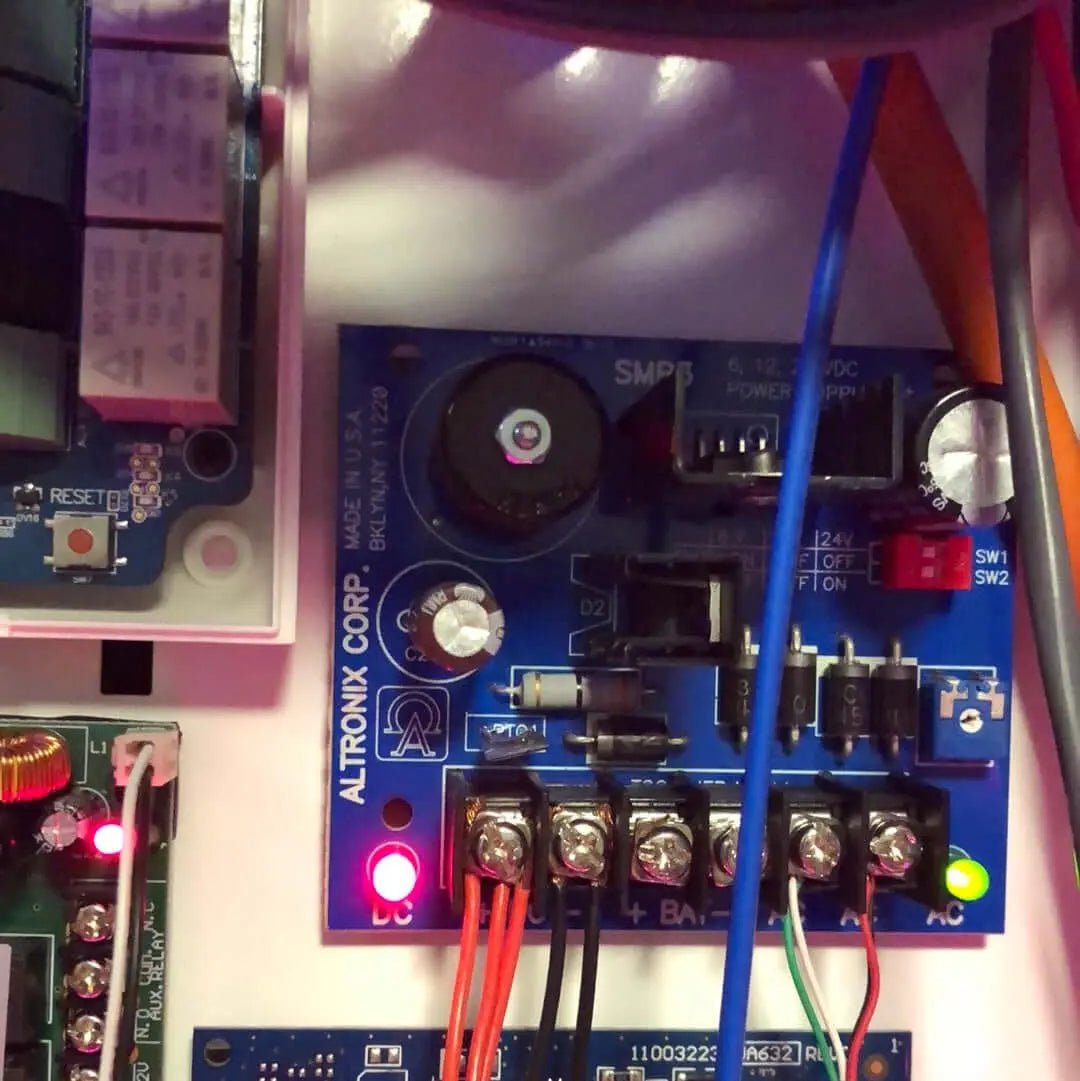 Altronix SMP3 Power Supply Charger, Single Output, 6/12/24VDC @ 2.5A, 24/28VAC, Board - Central Security